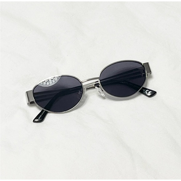 aerie Accessories - Aerie Chic Black & Silver Sunglasses
